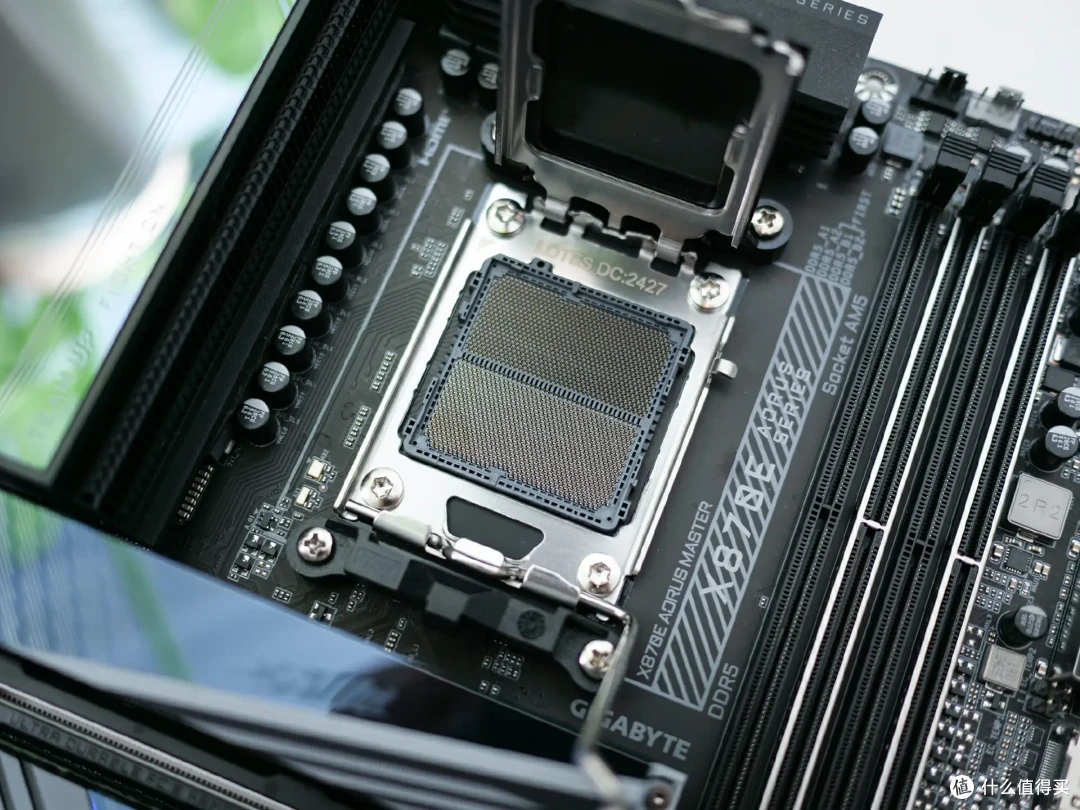 游戏神U 9800X3D绝配,技嘉X870E超级雕主板实测