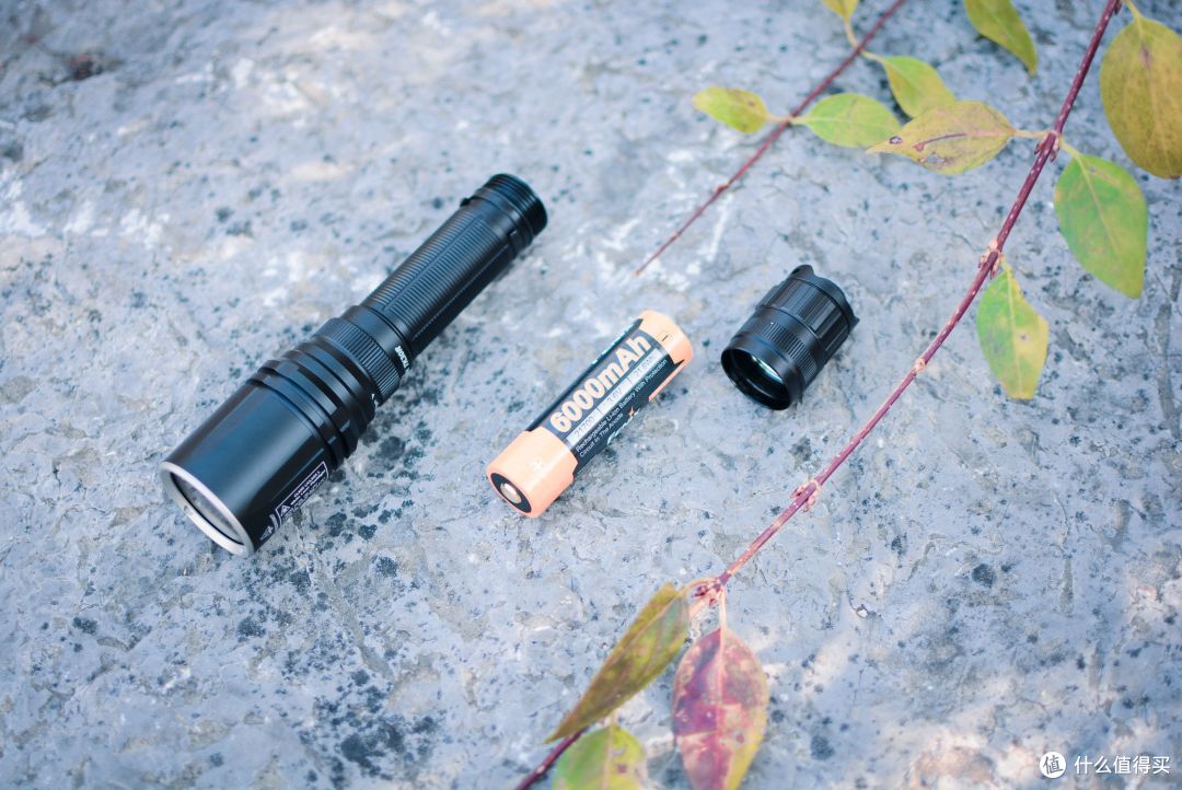 入手探照灯!超强聚光+照射距离:Fenix TK30R白激光战术手电评测