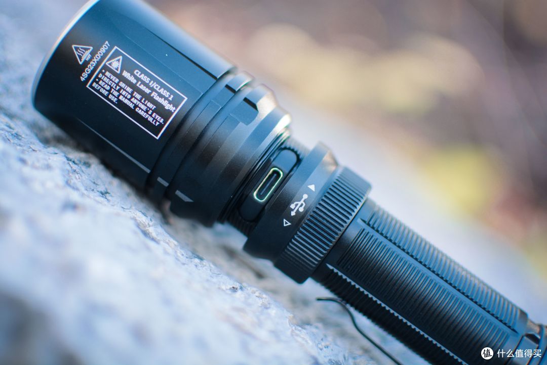 入手探照灯!超强聚光+照射距离:Fenix TK30R白激光战术手电评测