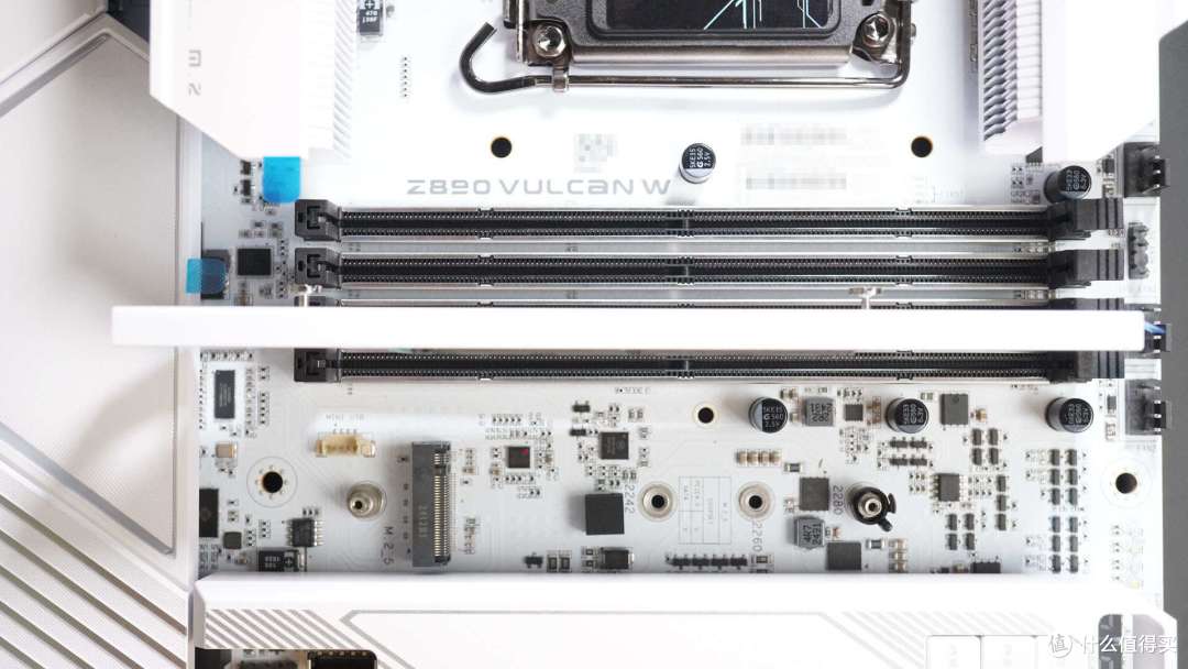 火神主板旗舰起航 - 七彩虹 iGame Z890 VULCAN W V20