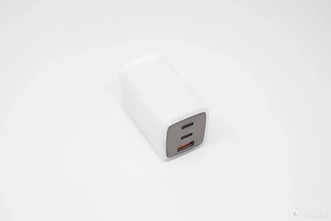 一微星67W 2C1A充电器方案:单协议芯片支持三口UFCS 融合快充