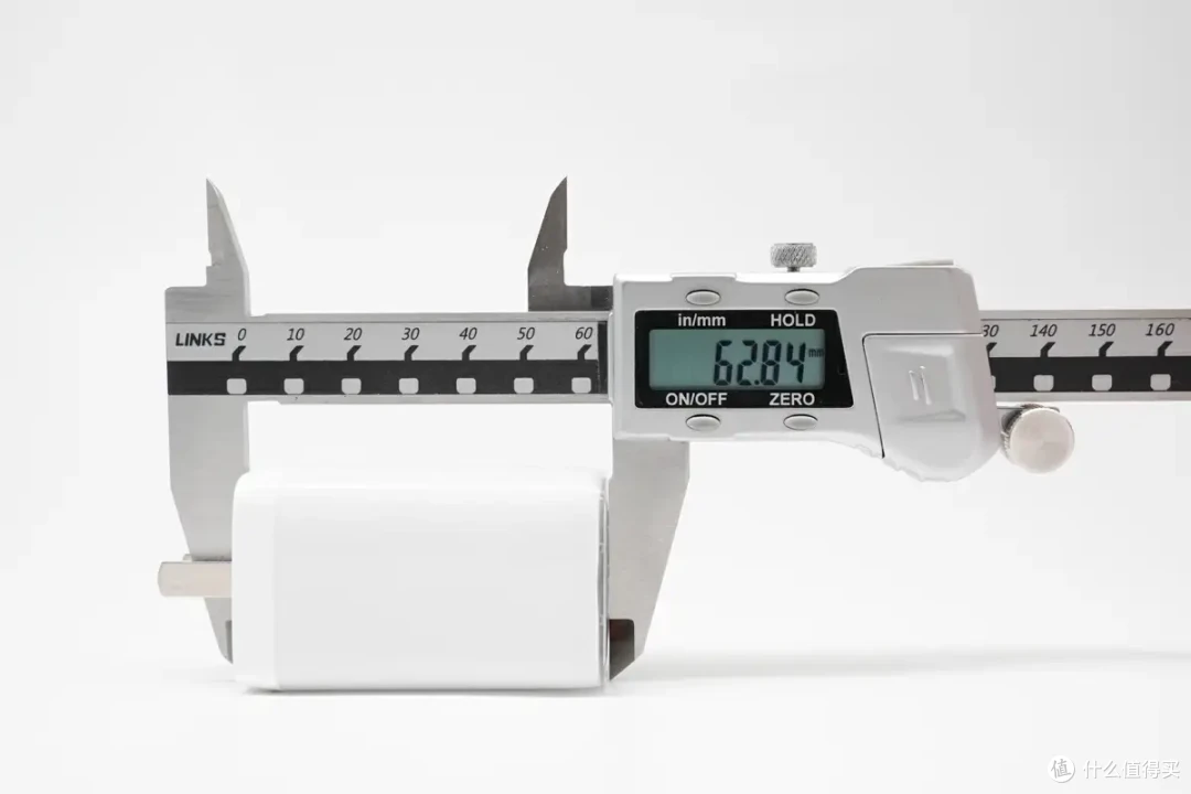 一微星67W 2C1A充电器方案:单协议芯片支持三口UFCS 融合快充