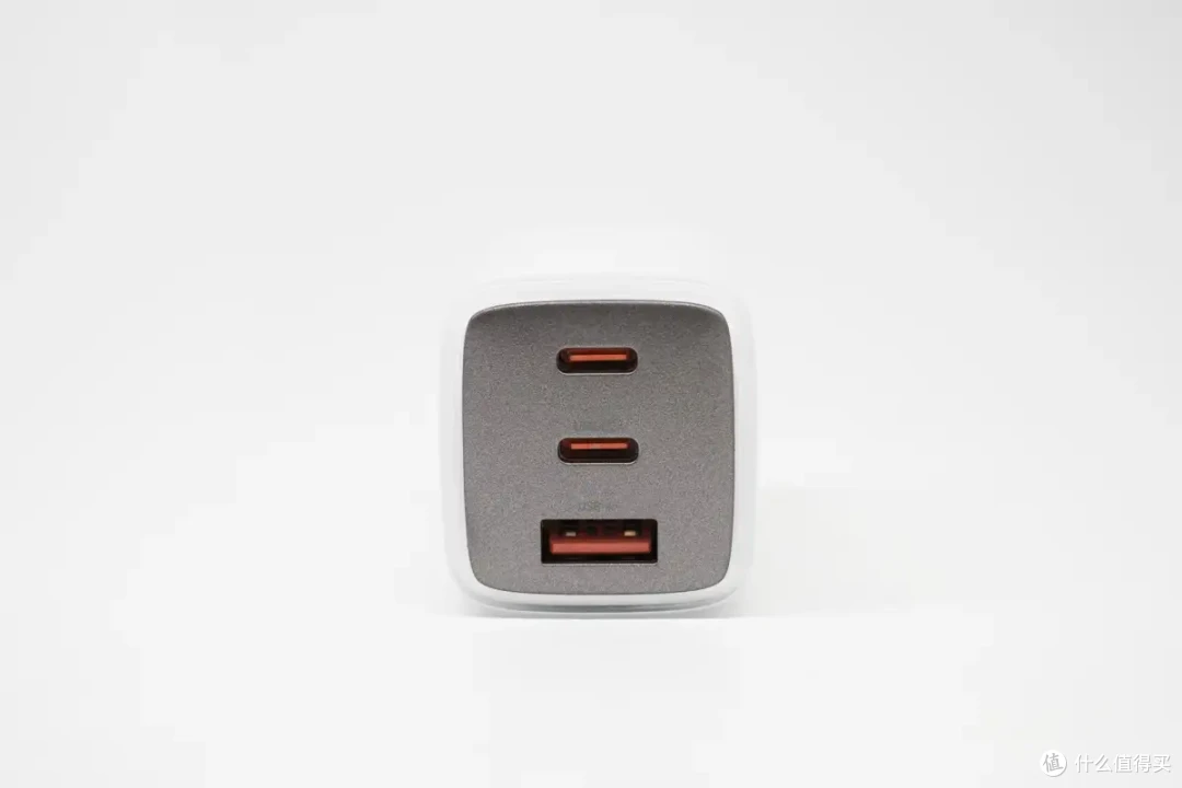 一微星67W 2C1A充电器方案:单协议芯片支持三口UFCS 融合快充