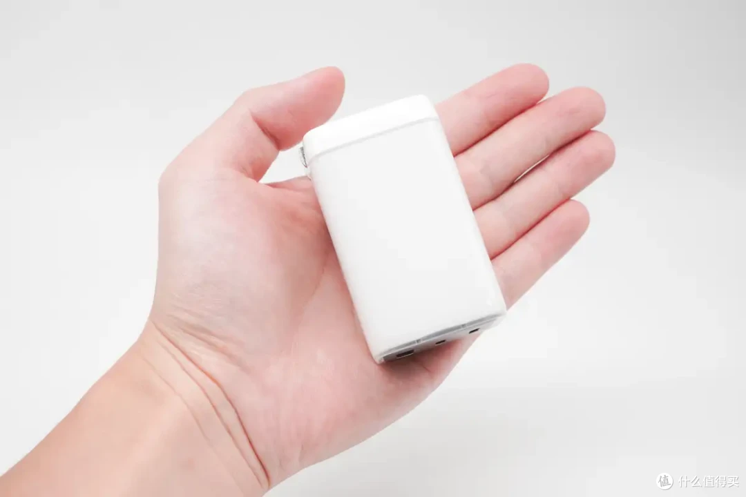 一微星67W 2C1A充电器方案:单协议芯片支持三口UFCS 融合快充
