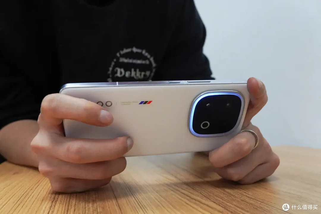 直驱供电+百瓦PPS快充,iQOO 13 手机充电评测