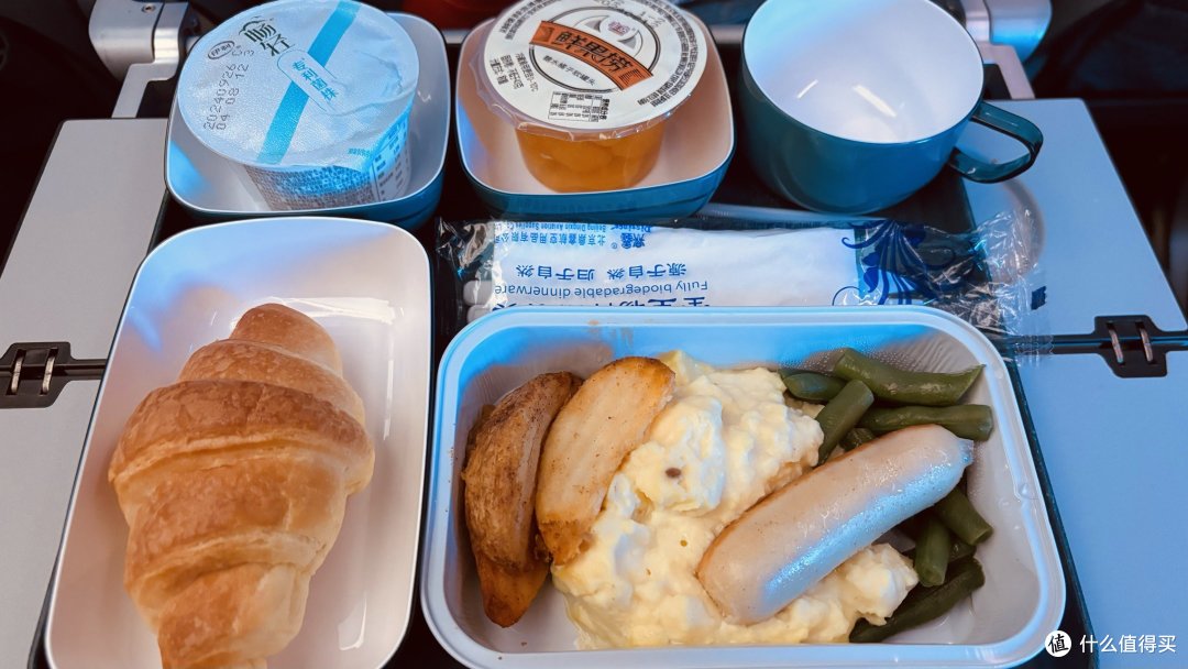 事实上的行程首日,鲜花小镇安纳西