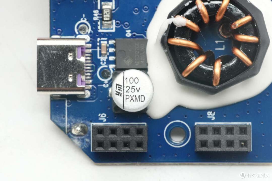拆解报告:UGREEN绿联100W 20000mAh双向快充移动电源PB720