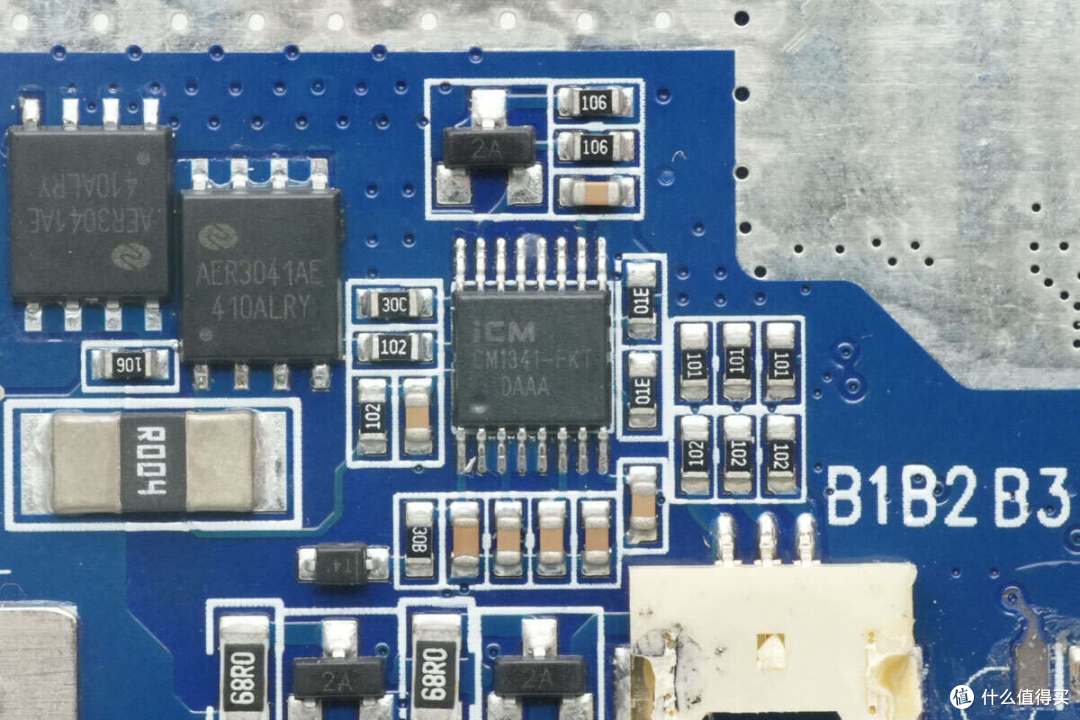 拆解报告:UGREEN绿联100W 20000mAh双向快充移动电源PB720