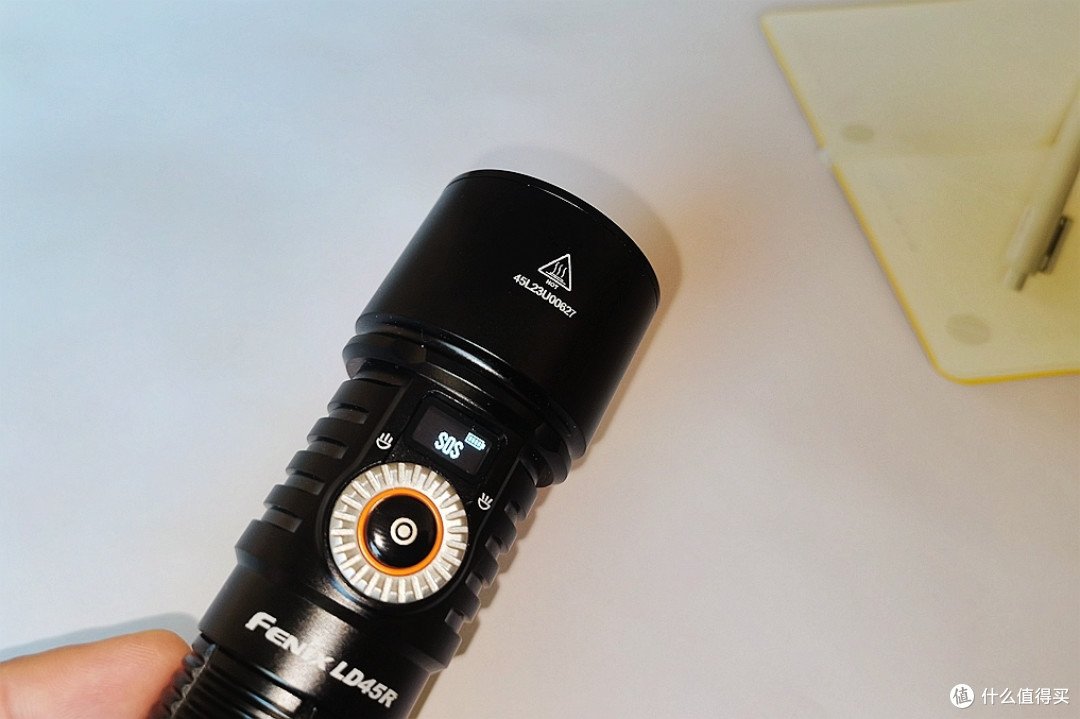 Fenix 菲尼克斯 LD45R手电体验：智能显示屏和调焦拨盘更便捷！