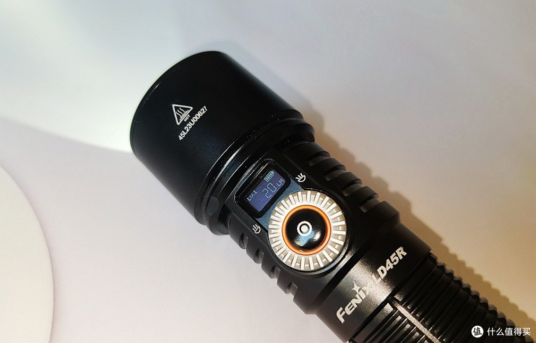 Fenix 菲尼克斯 LD45R手电体验：智能显示屏和调焦拨盘更便捷！
