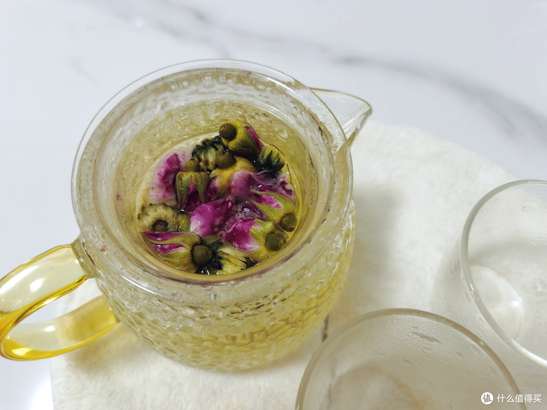 晚饭后养生秘籍:花茶与水果的完美邂逅