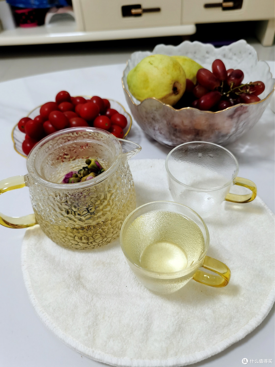 晚饭后养生秘籍:花茶与水果的完美邂逅