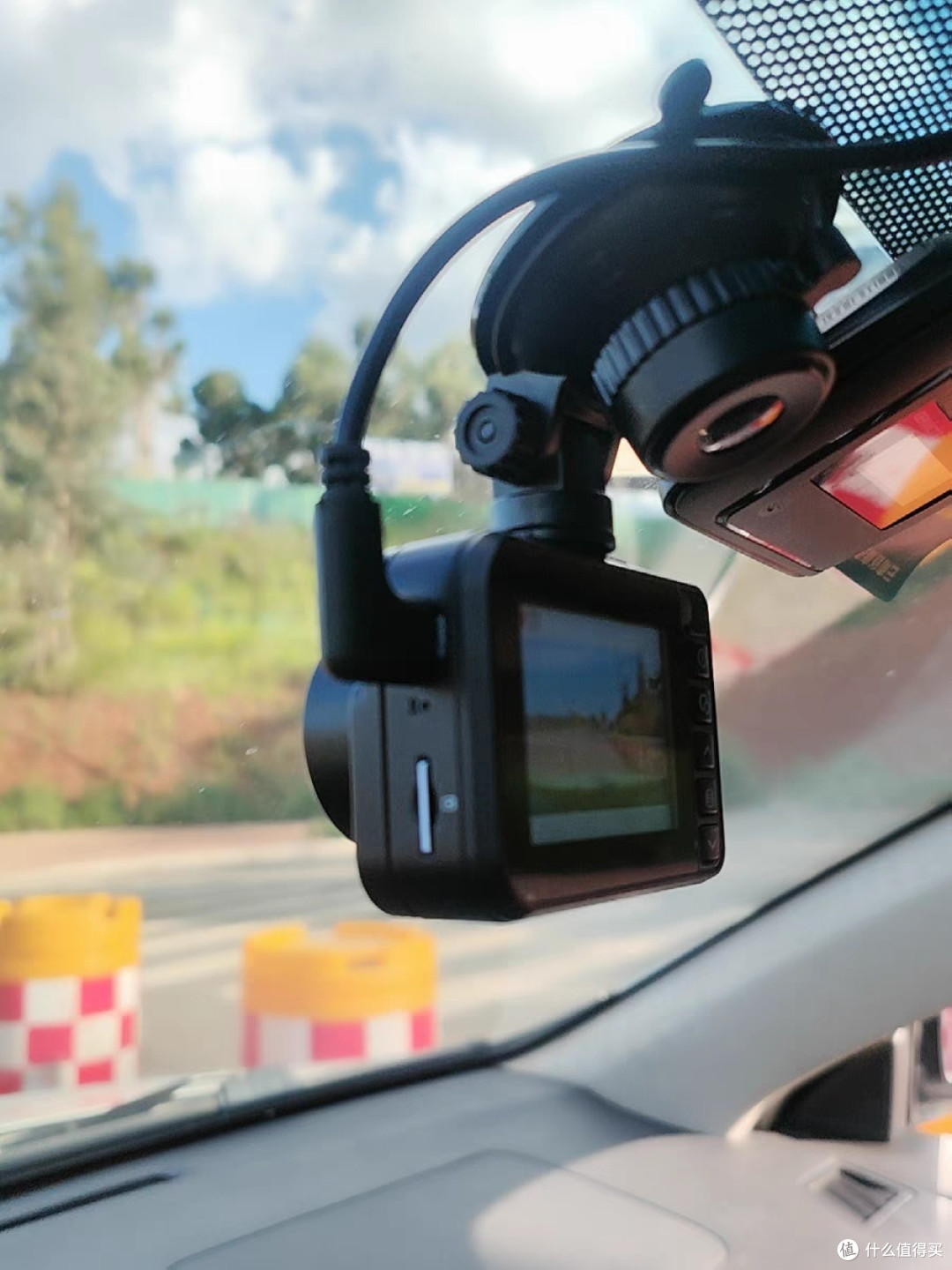 简单,清晰,稳定的一款行车记录仪