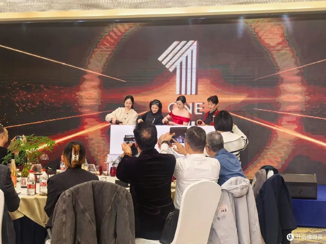 女神翁虹代言“绯虹”红酒新品发布会现场精彩画面