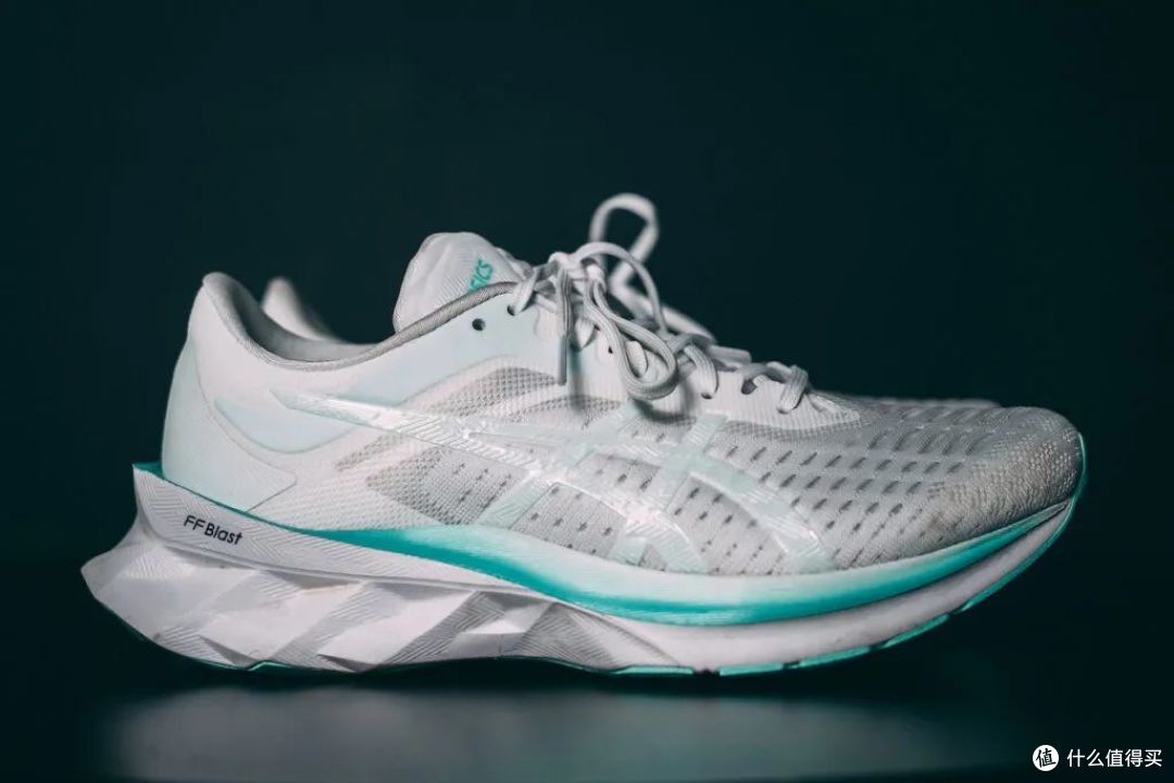 ASICS亚瑟士上新了——Novablast 5发布