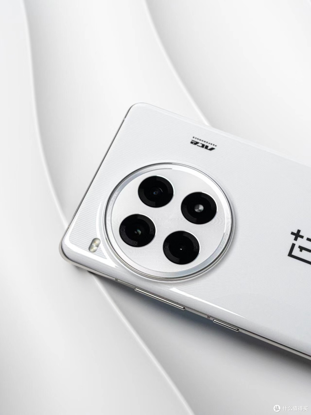 一加 Ace3 Pro 超跑瓷典藏版：性能颜值双担当