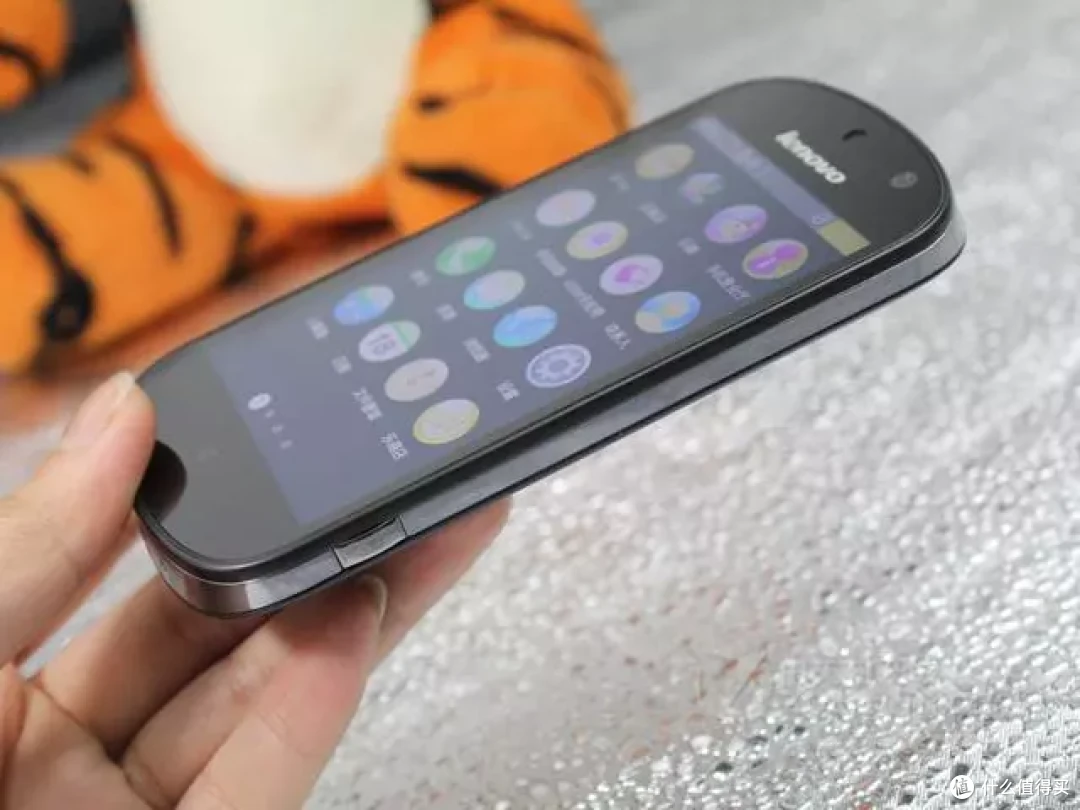 十年前联想手机的巅峰之作,曾叫嚣要打败iPhone,结局可想而知