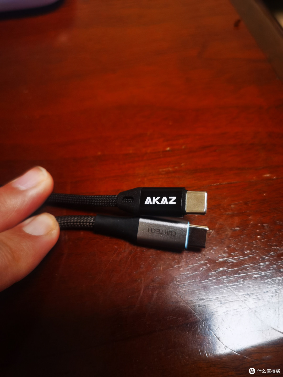 酷态科磁吸充电线和AKAZ磁吸充电线对比
