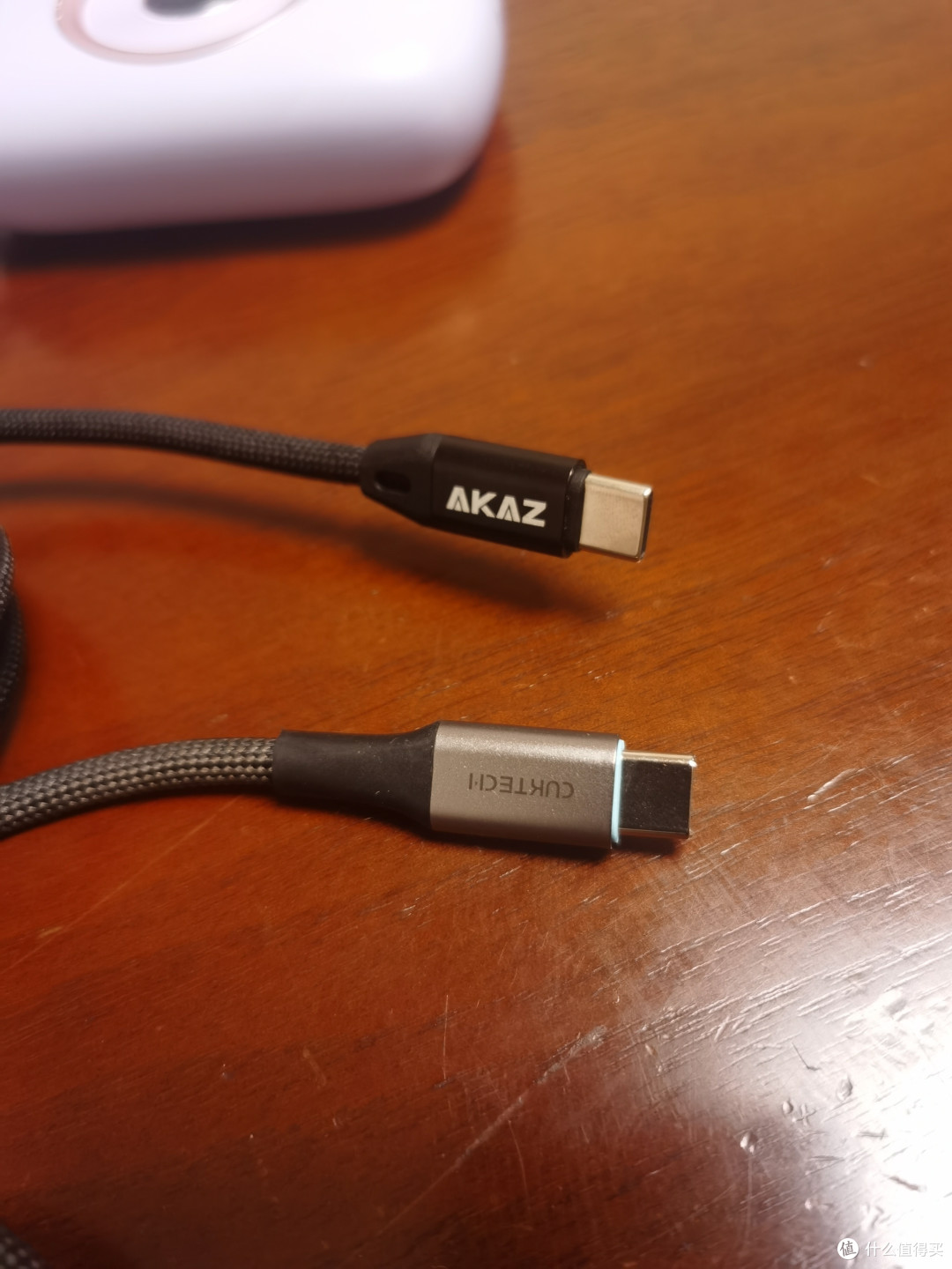 酷态科磁吸充电线和AKAZ磁吸充电线对比