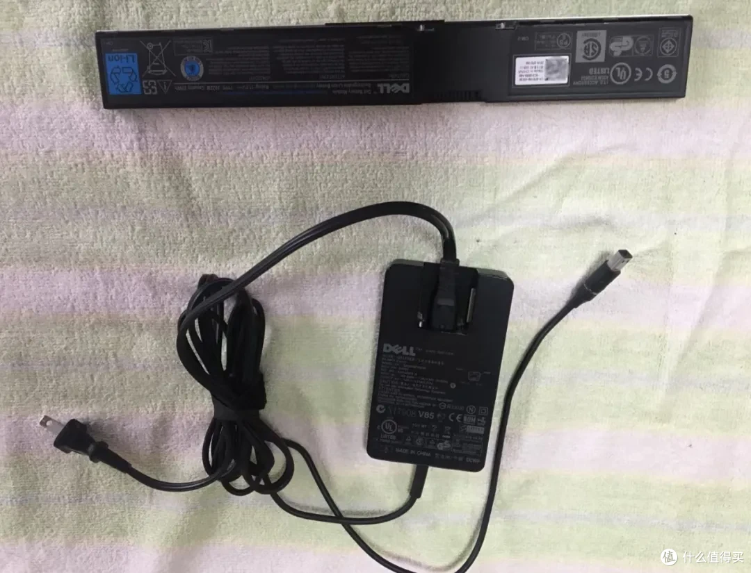 十年前的戴尔超薄笔记本,造型很辣眼,二手开价1200元