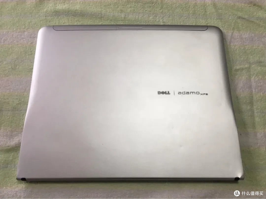 十年前的戴尔超薄笔记本,造型很辣眼,二手开价1200元