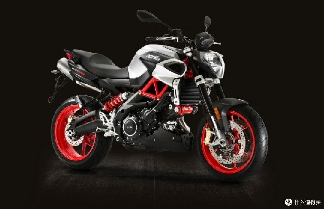 896ccV型双缸水冷发动机Aprilia Shiver 900
