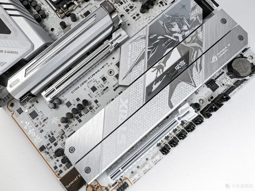 AI超频跑分一键破300万！ROG Z890吹雪实测