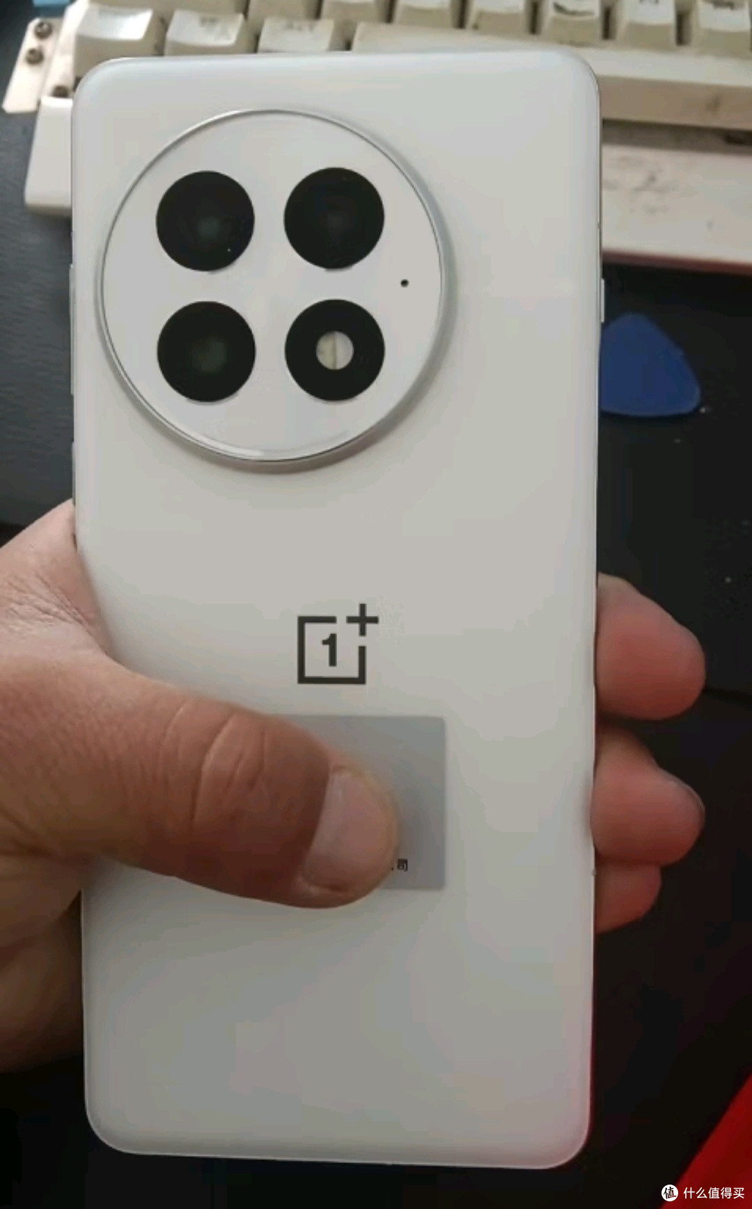 一加13，性能怪兽还是颜值担当？