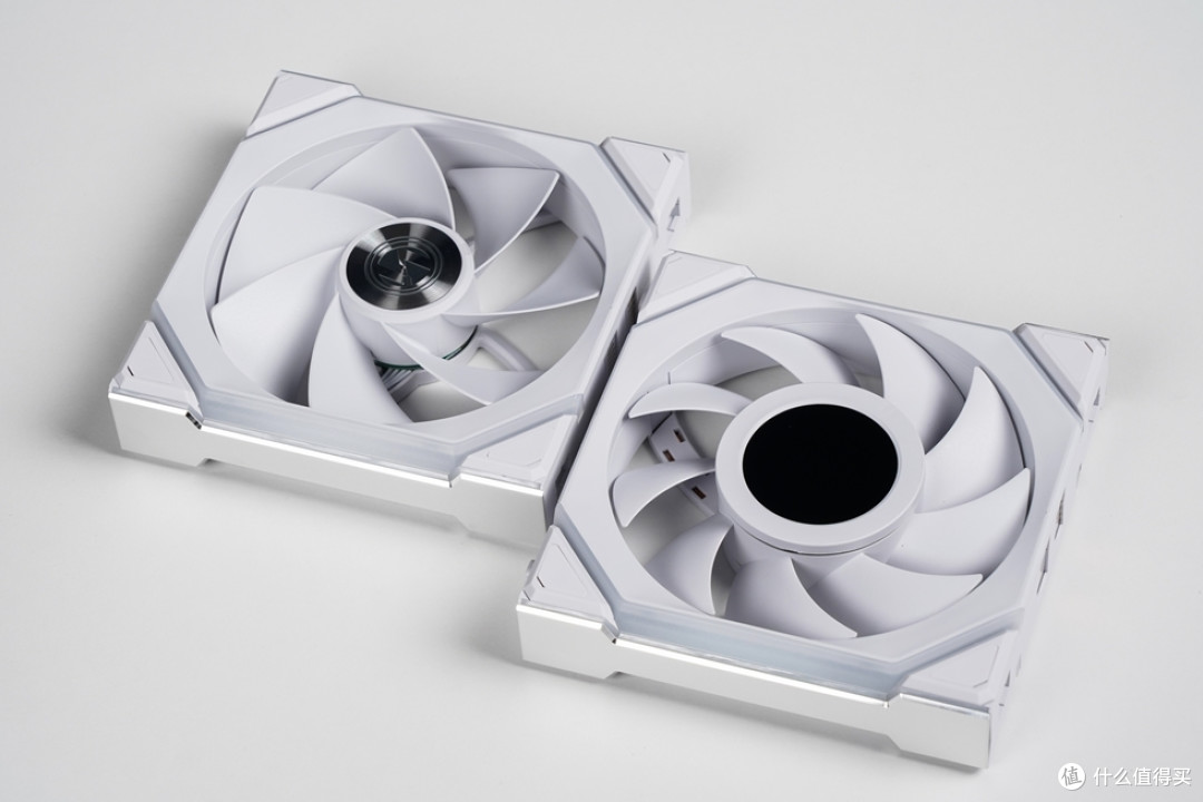 联力O11 Vision Compact+七彩虹 iGame Z890 Flow+索泰 RTX 4080SUPER 装机分享!