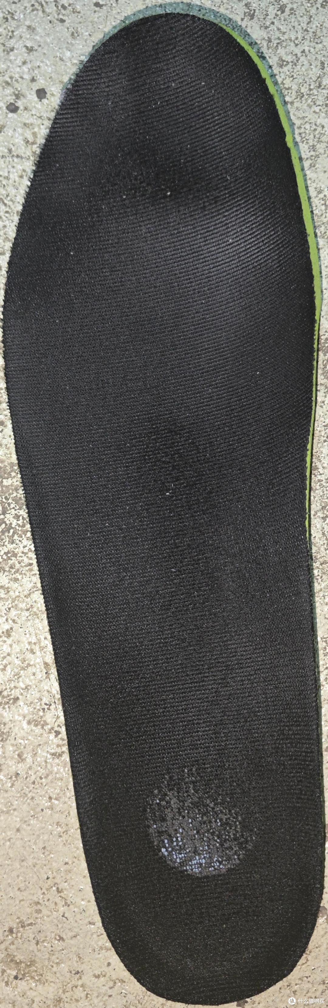 鞋垫没有磨穿也值得好评，但话说361°的鞋垫真的很一般，希望能改进一下吧