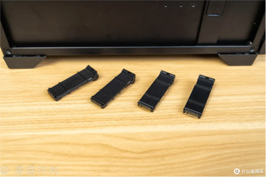 拓展灵活,艾西达克4盘位PCIe5.0硬盘抽取盒