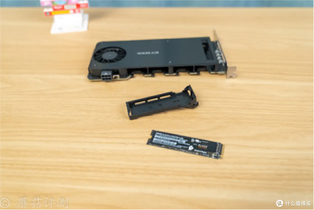 拓展灵活,艾西达克4盘位PCIe5.0硬盘抽取盒