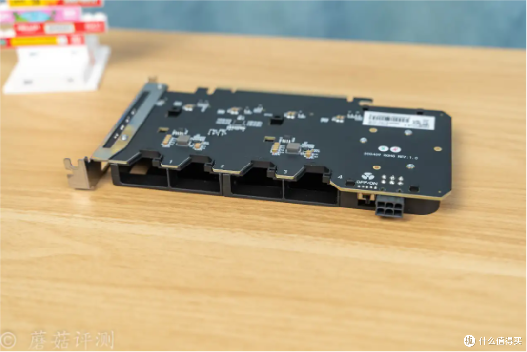 拓展灵活,艾西达克4盘位PCIe5.0硬盘抽取盒