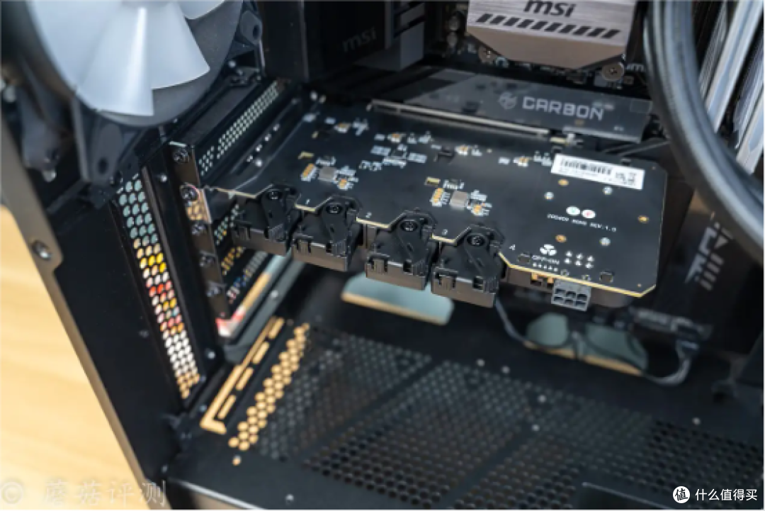 拓展灵活,艾西达克4盘位PCIe5.0硬盘抽取盒