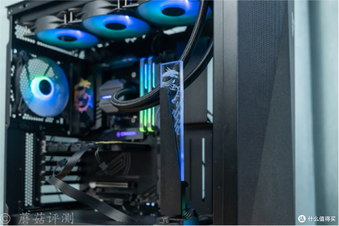拓展灵活,艾西达克4盘位PCIe5.0硬盘抽取盒