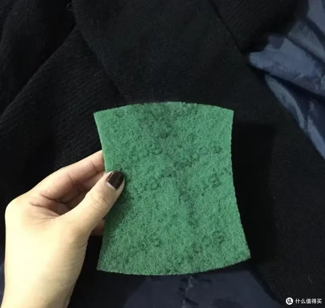衣服粘毛怎么办?教你2招,瞬间洁净如新