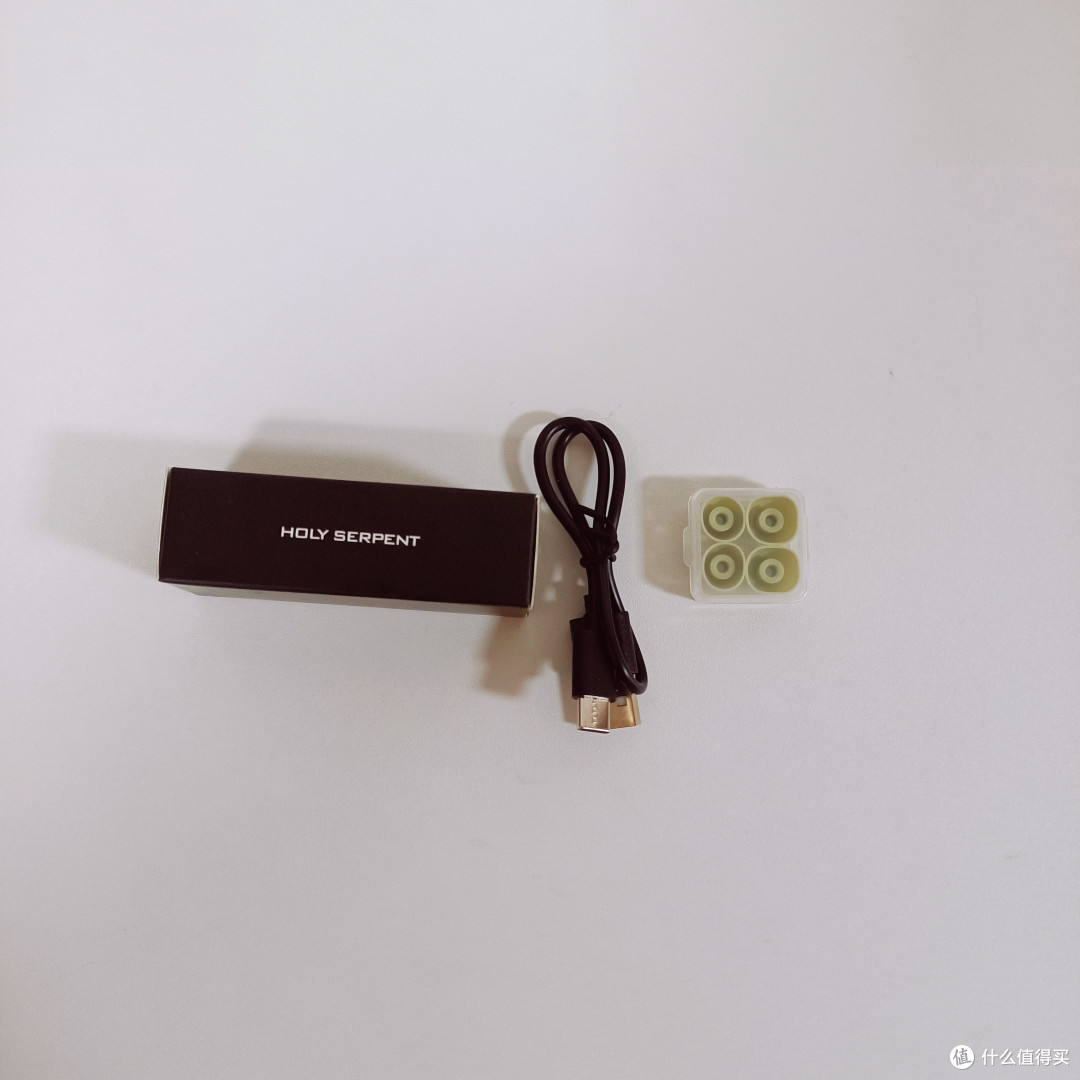 精致小巧的豌豆荚小悠耳机真是越看越稀罕哎