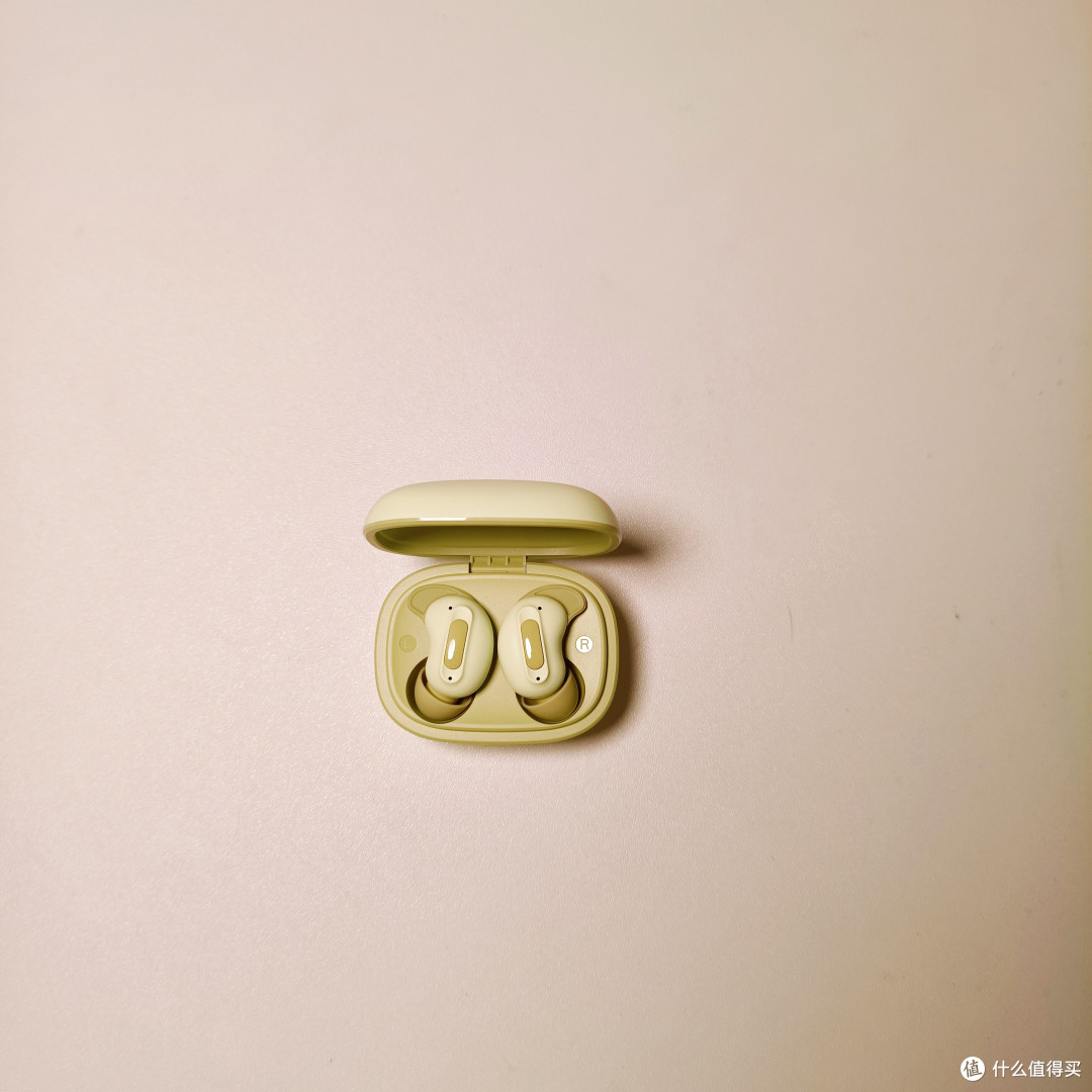精致小巧的豌豆荚小悠耳机真是越看越稀罕哎