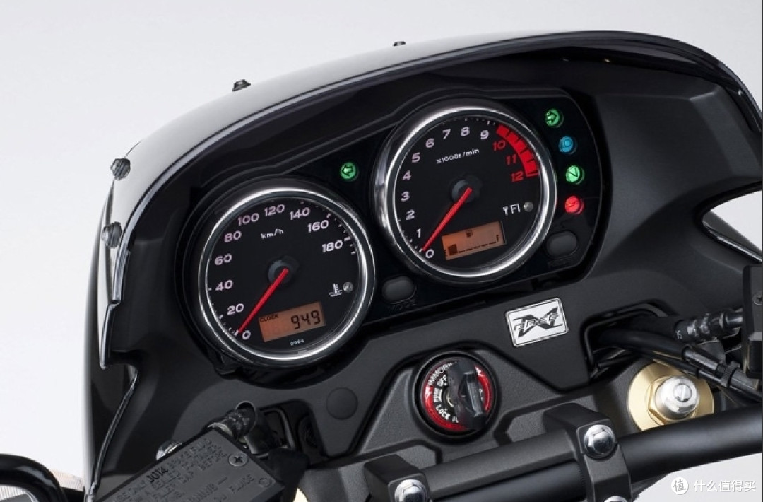 高性能优秀操控摩托车Kawasaki ZRX1200 DAEG