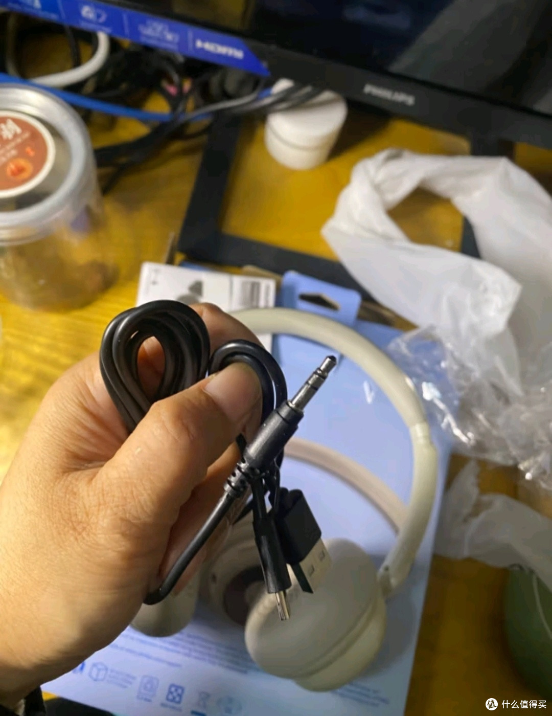 飞利浦复古头戴式无线蓝牙耳机:经典与潮流的完美融合