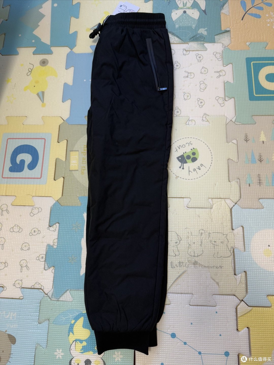 过冬不止羽绒服,裤子也要充绒才保暖。