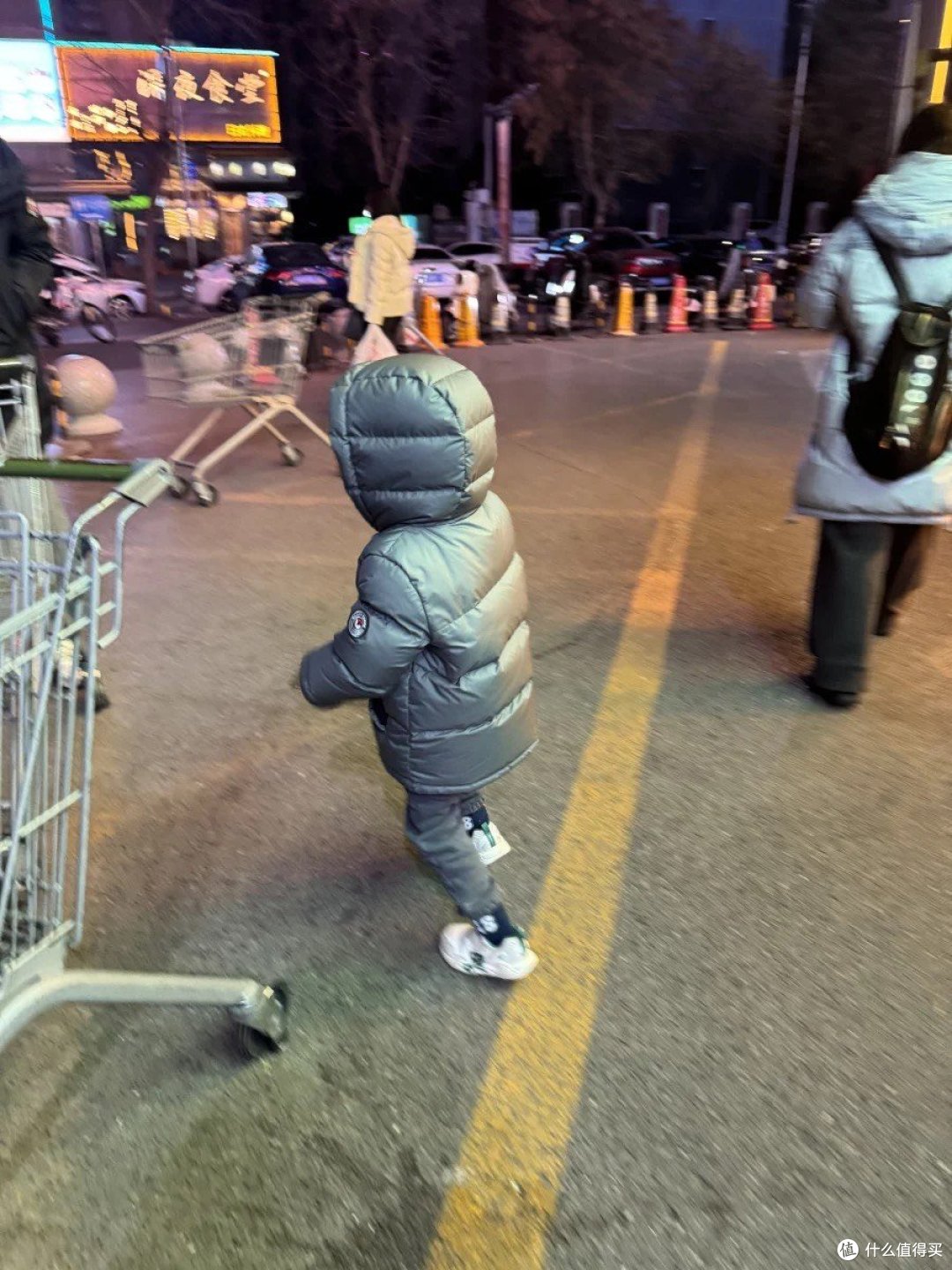 保姆鹅儿童羽绒服：冬日里的小太阳