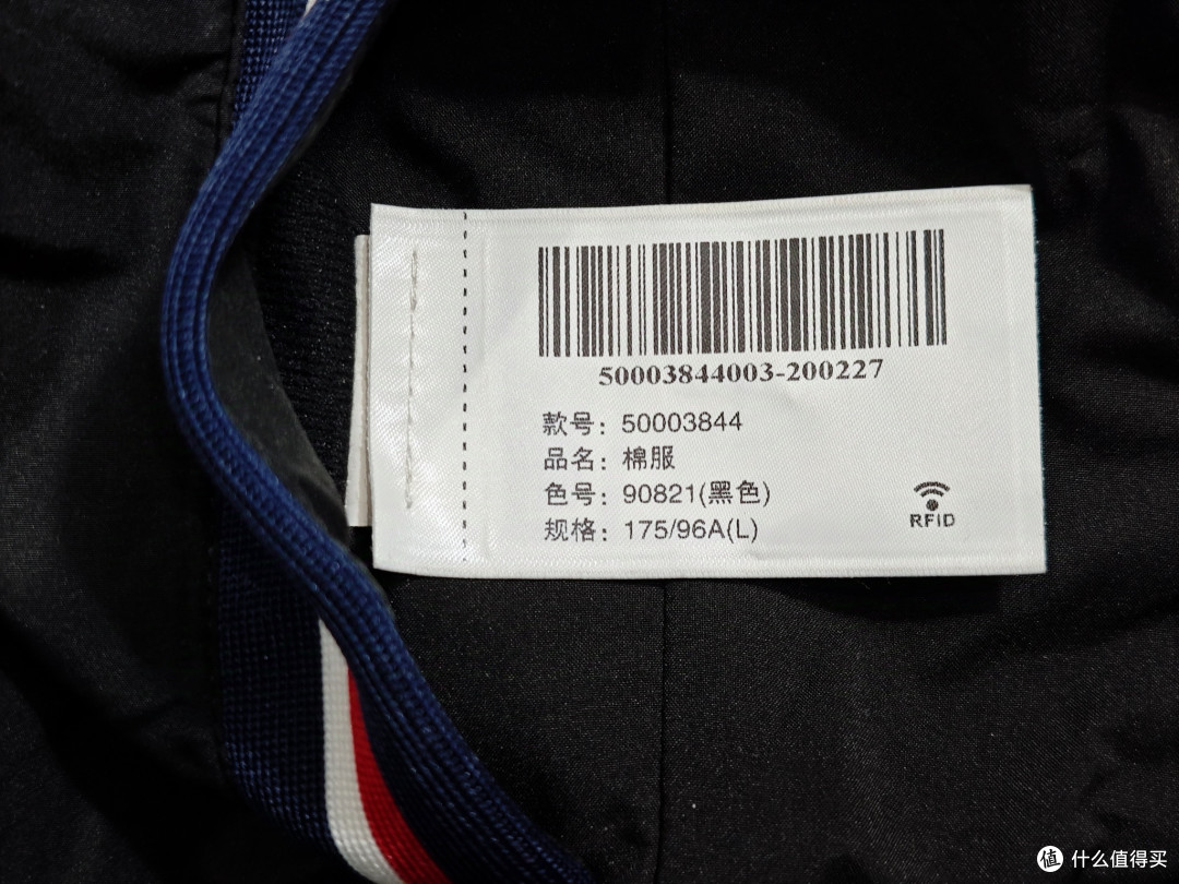 不到百元，保暖效果极好的棉袄，我很爱穿它。