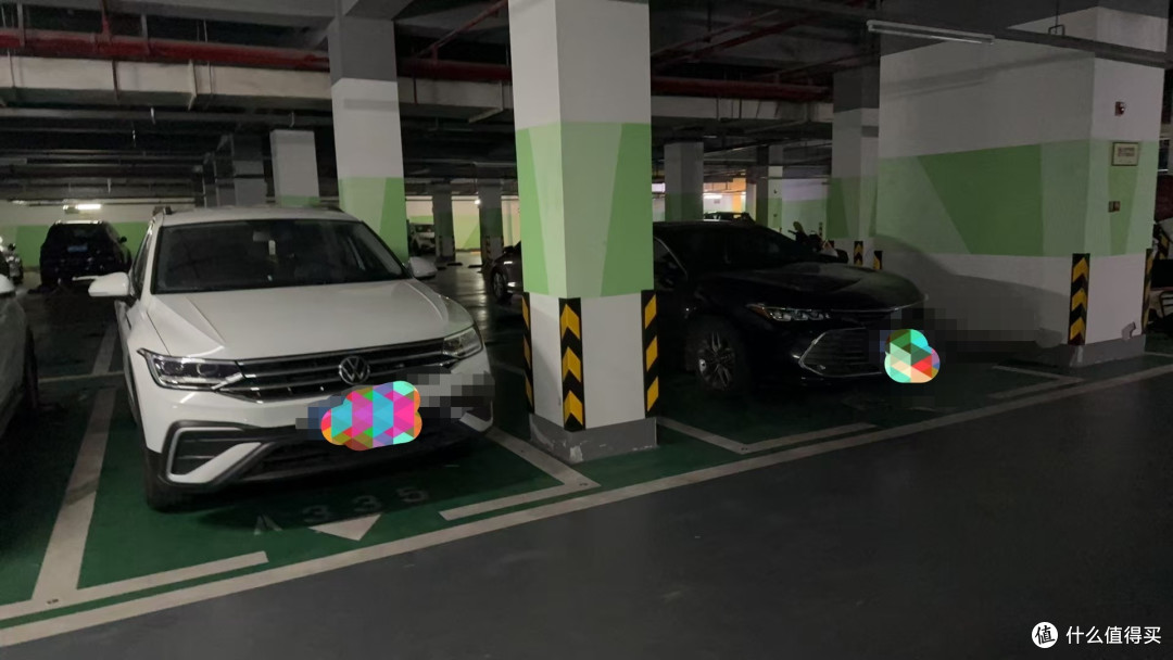 停在小区负一楼