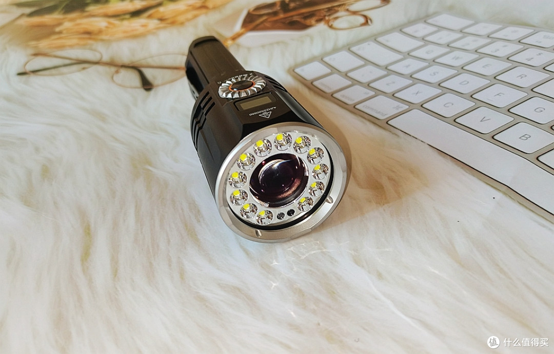 10000流明的小钢炮推荐,Fenix 菲尼克斯 LR36R手电入手体验!