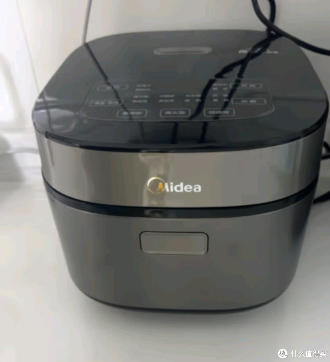 美的（Midea）MB-RE476S电饭煲：健康烹饪，家庭厨房的理想选择