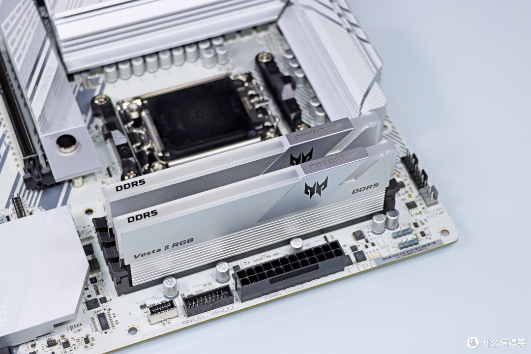 锐龙 9000 好搭档!宏碁掠夺者 炫光星舰 DDR5 6000 C28 16G*2