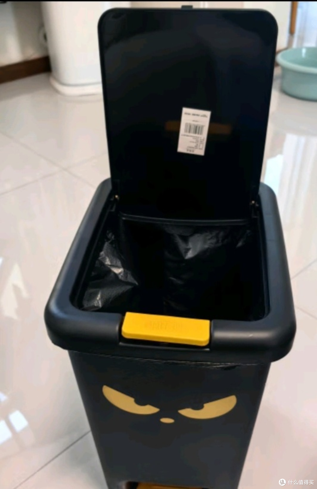 加粗钢架结构垃圾桶:家居清洁的实用利器