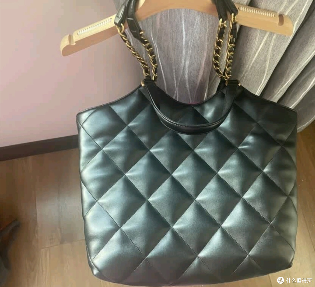 百丽时尚小香风菱格链条大容量托特包，