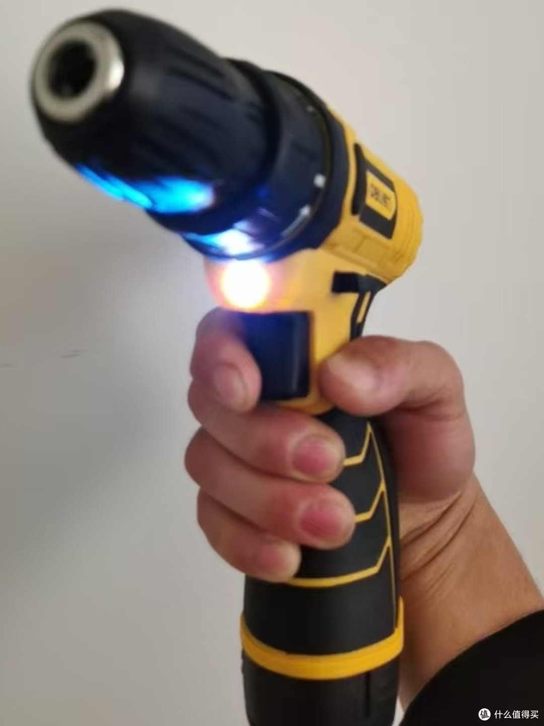 家用DIY神器——得力电动螺丝刀